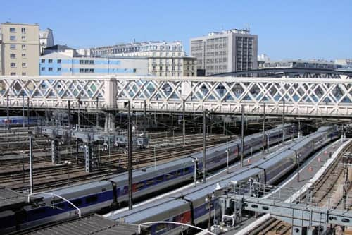 Gare de l'Est overdag (uitzicht vanuit hotelkamer)