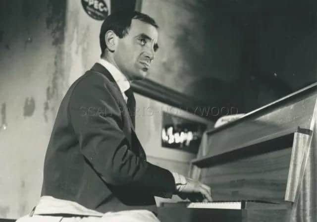 Charles-Aznavour-Tirez-Sur-Le-Pianiste-1960-Vintage.webp